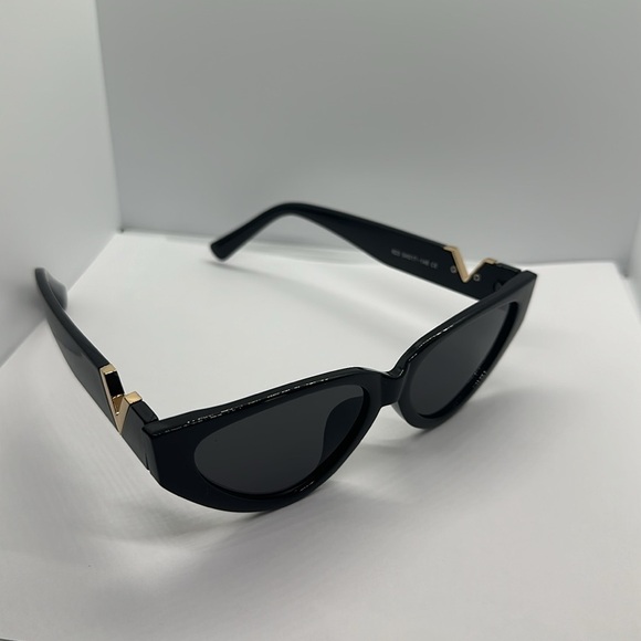Black Cat Eye Sunglasses Gold V Detail UV Protection Trendy Chic Sunnies main image 16